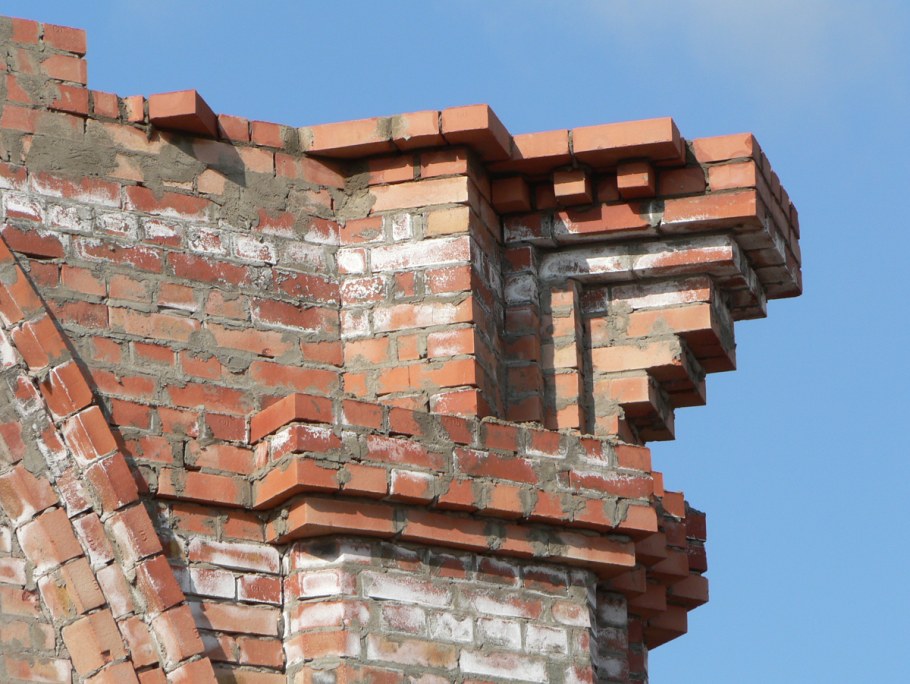 Карниз из кирпича