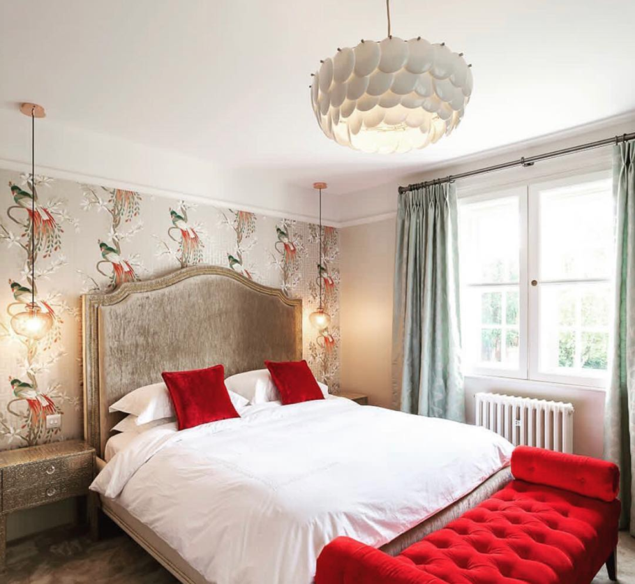 Красно белая спальня