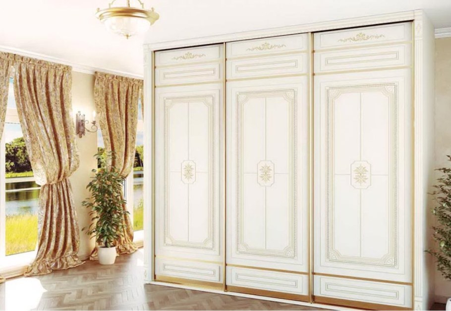 Шкаф в классическом стиле