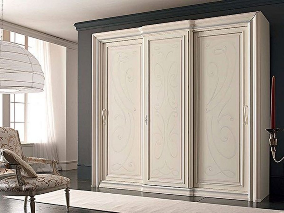 Шкаф-купе классика в спальню