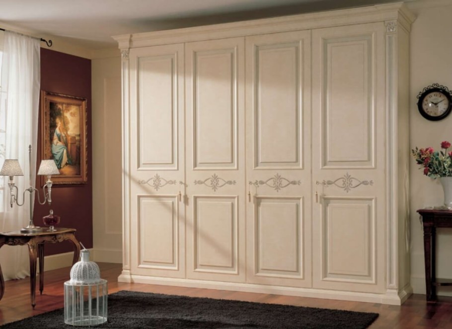 Шкаф четырехстворчатый распашной Италия