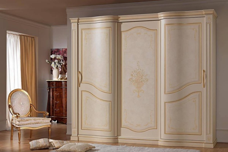Шкаф в стиле классика