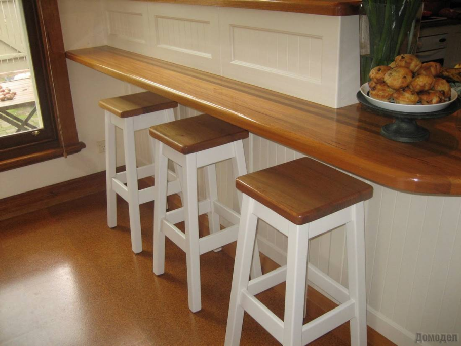 Деревянный барный стол для кухни