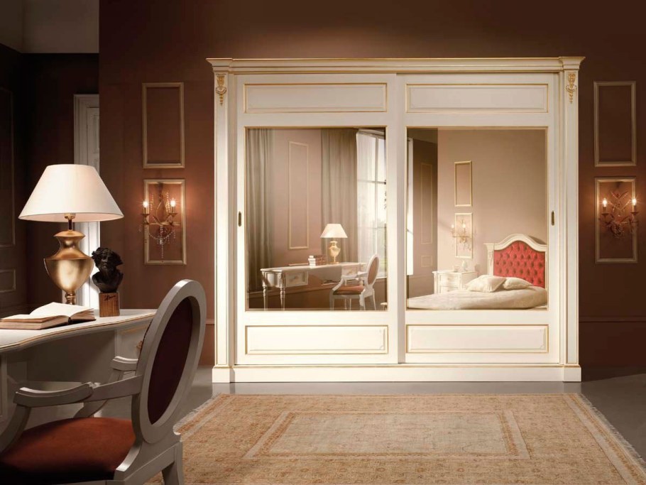 Классический шкаф купе