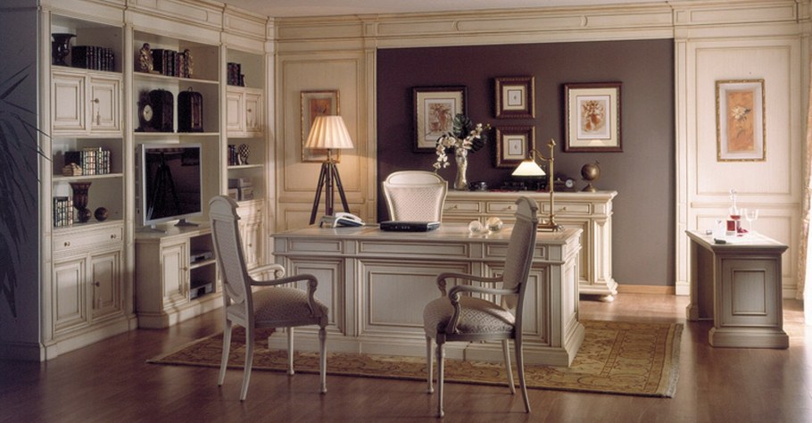 Кабинет в классическом стиле в светлых тонах