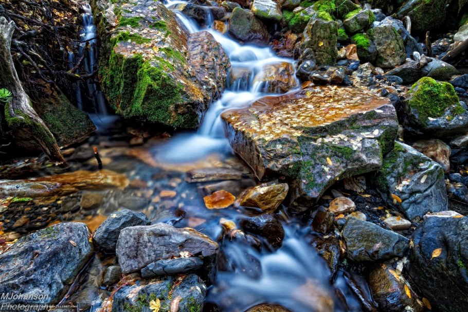 Ручей среди камней