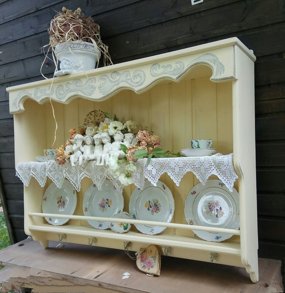 Полка для тарелок и чашек