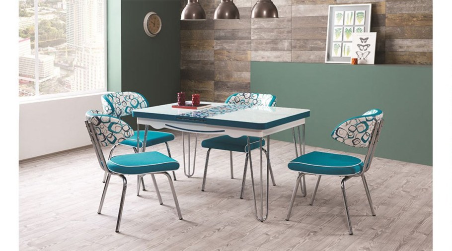 Стол для кухни бирюзового цвета