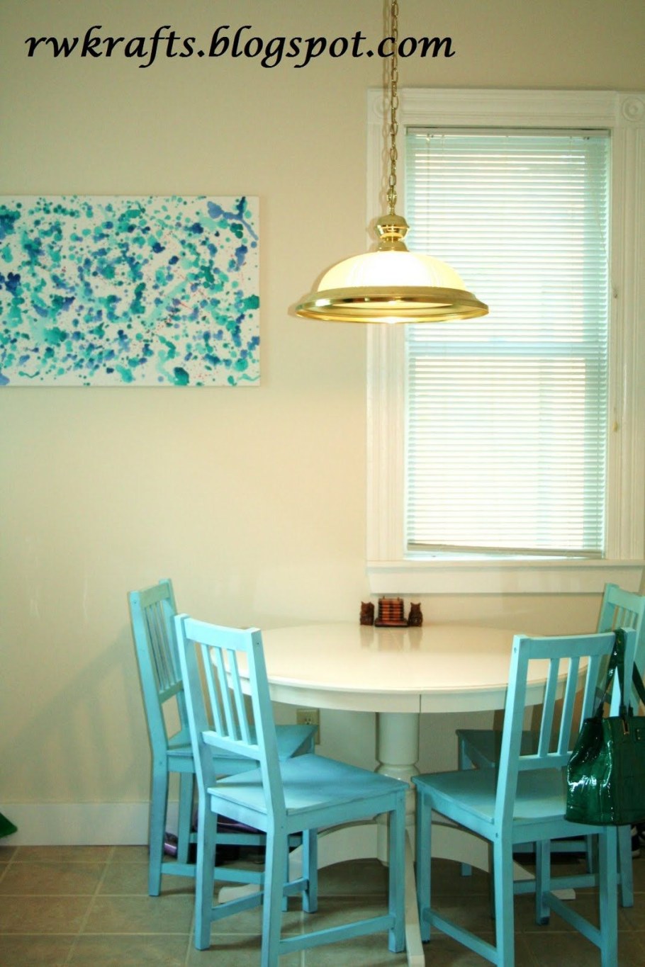 Бирюзовый стол для кухни