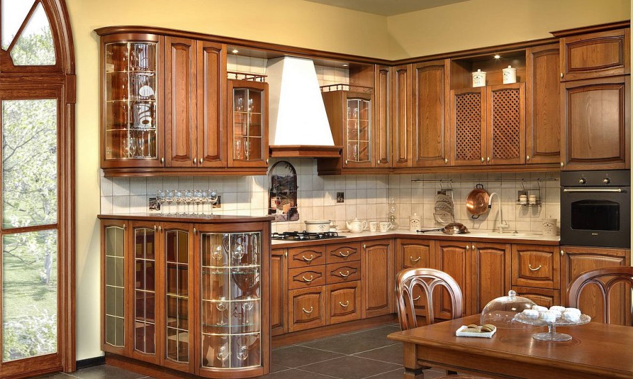 Кухонные гарнитуры из массива дерева