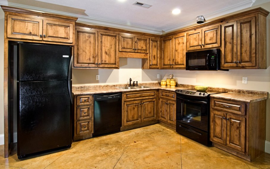 Кухни из натурального дерева