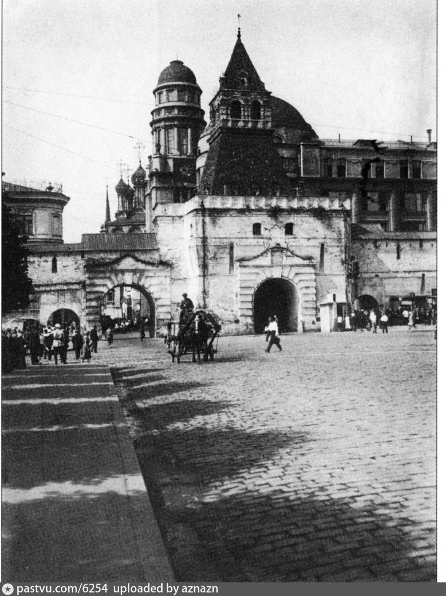 Площадь Ильинские ворота в Москве