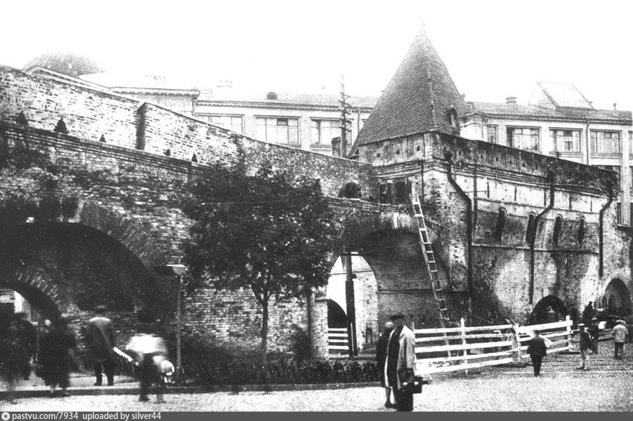 Наугольная башня Китайгородской стены