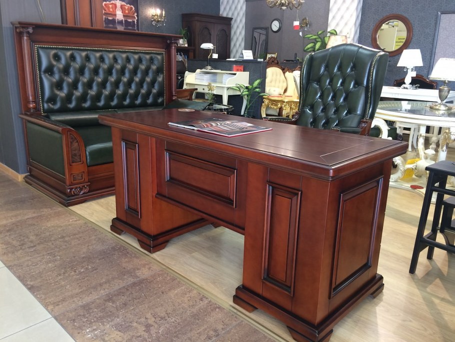 Стол руководителя из дерева