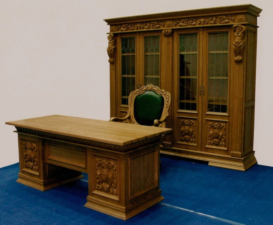 Резной кабинет из дерева