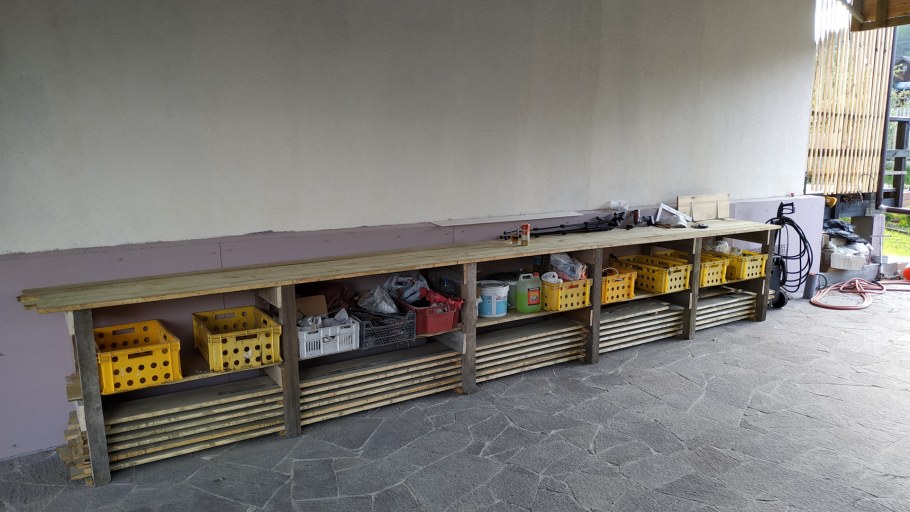 Обшивка гаража паллетами