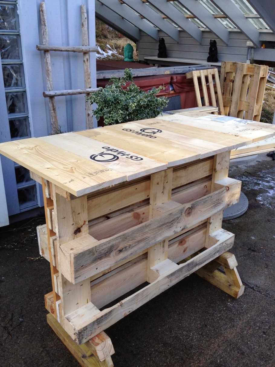 Столярный стол из поддонов