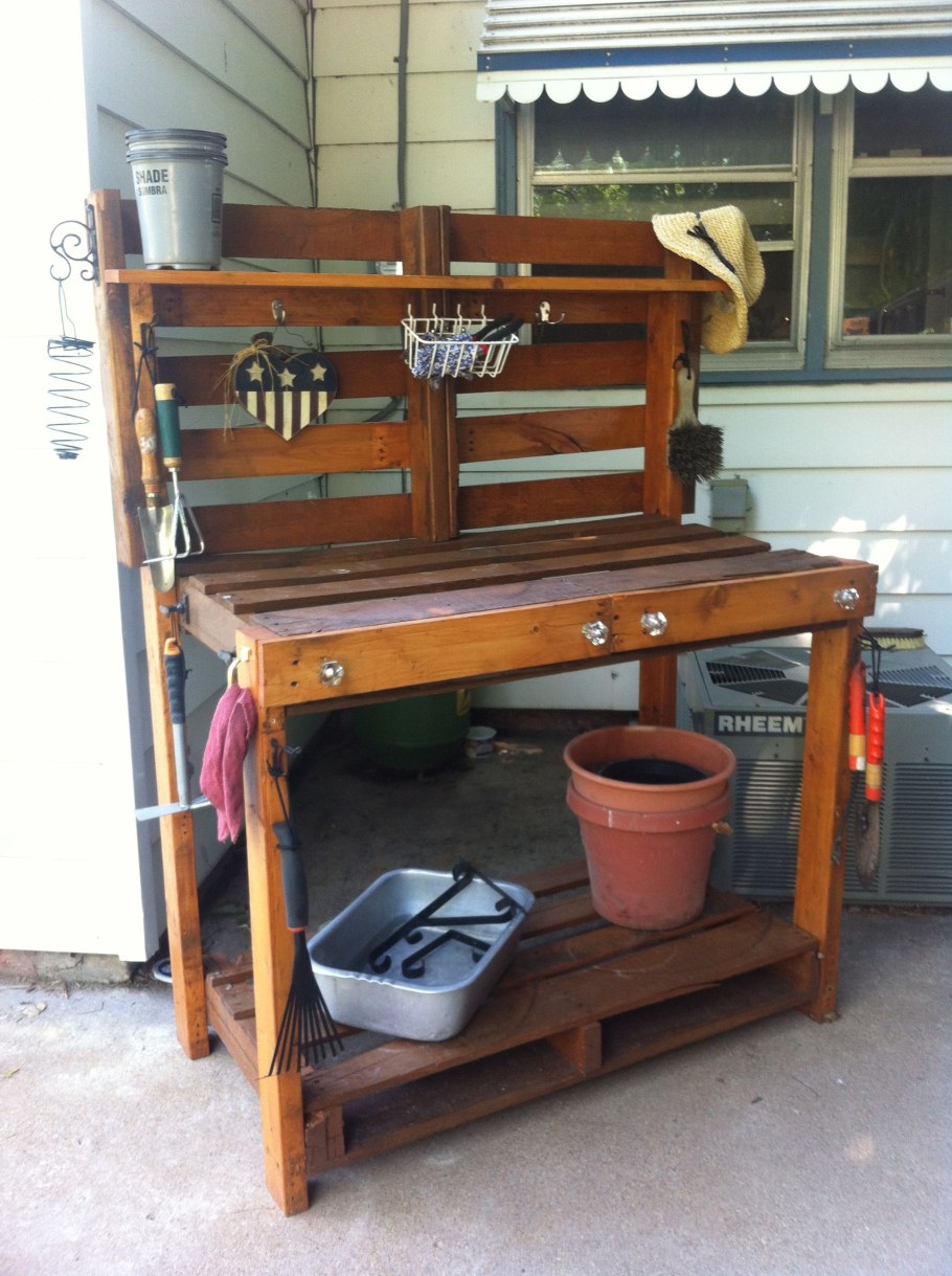 Столярный стол из поддонов