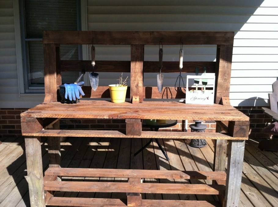 Верстак из поддонов для дачи