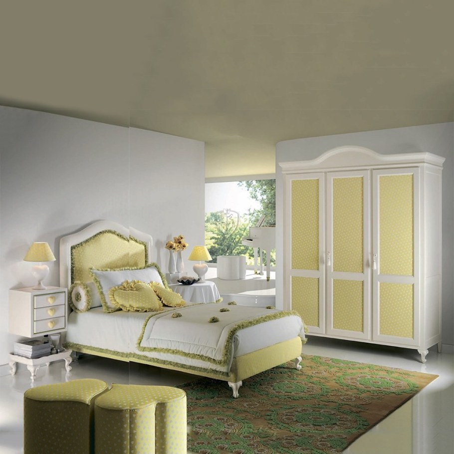Спальня с желтой мебелью
