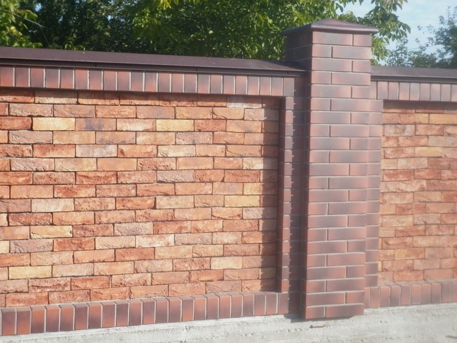 Забор из кирпича