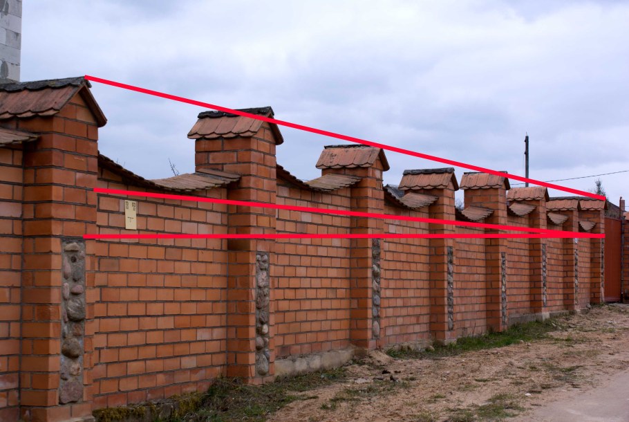 Забор с колоннами из кирпича