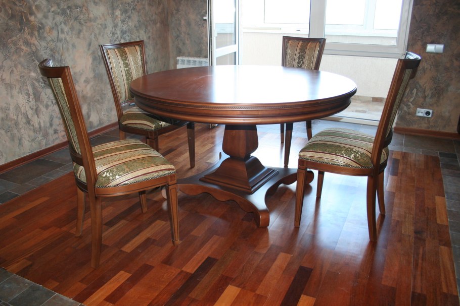 Стол для гостиной круглый дубовый