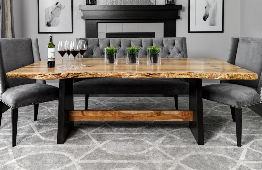 Массивный каменный стол