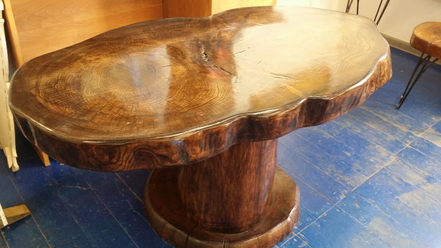 Стол из слэба каштана
