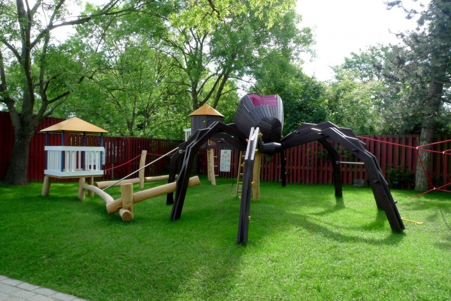 Паучок детская площадка