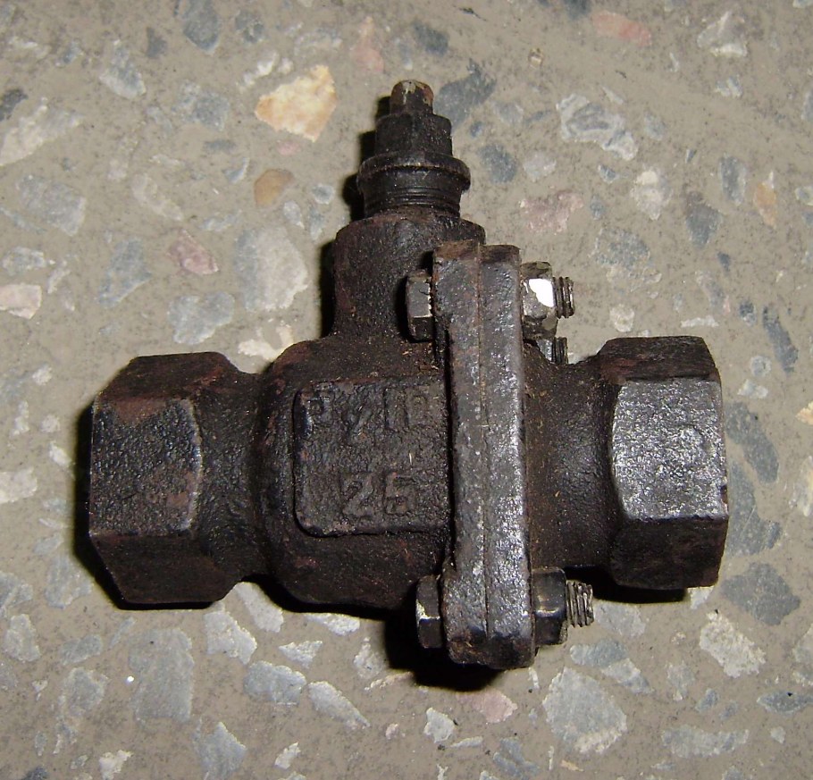 Кран шаровый чугунный муфтовый 11ч38п