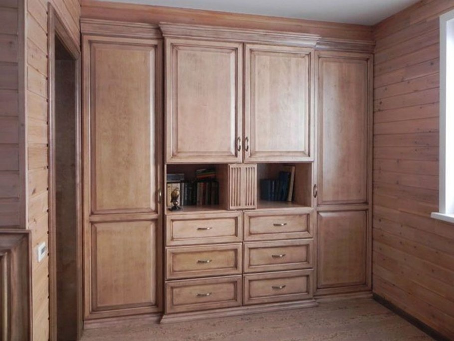 Встроенная мебель из массива