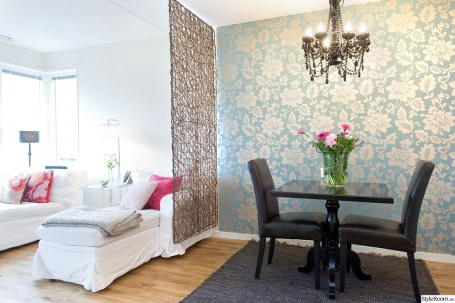 Зонирование комнаты обоями