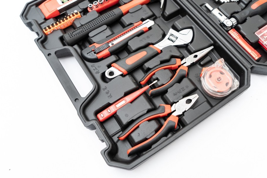 Набор ручных инструментов в кейсе
