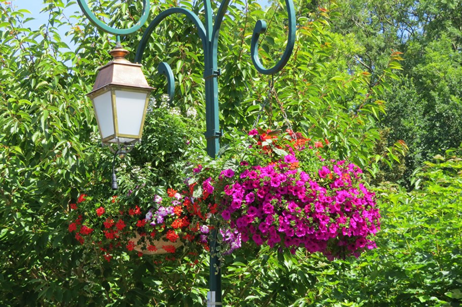 Фонарь уличный цветок