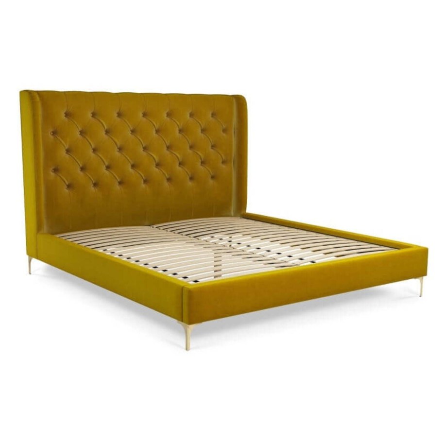 Желтая кровать