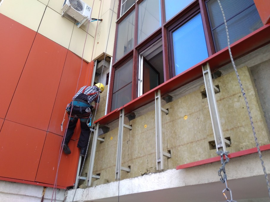 Монтаж вентфасада