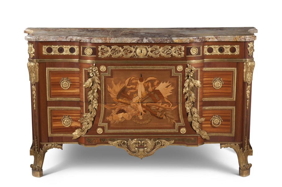 Кровать в стиле Маркетри