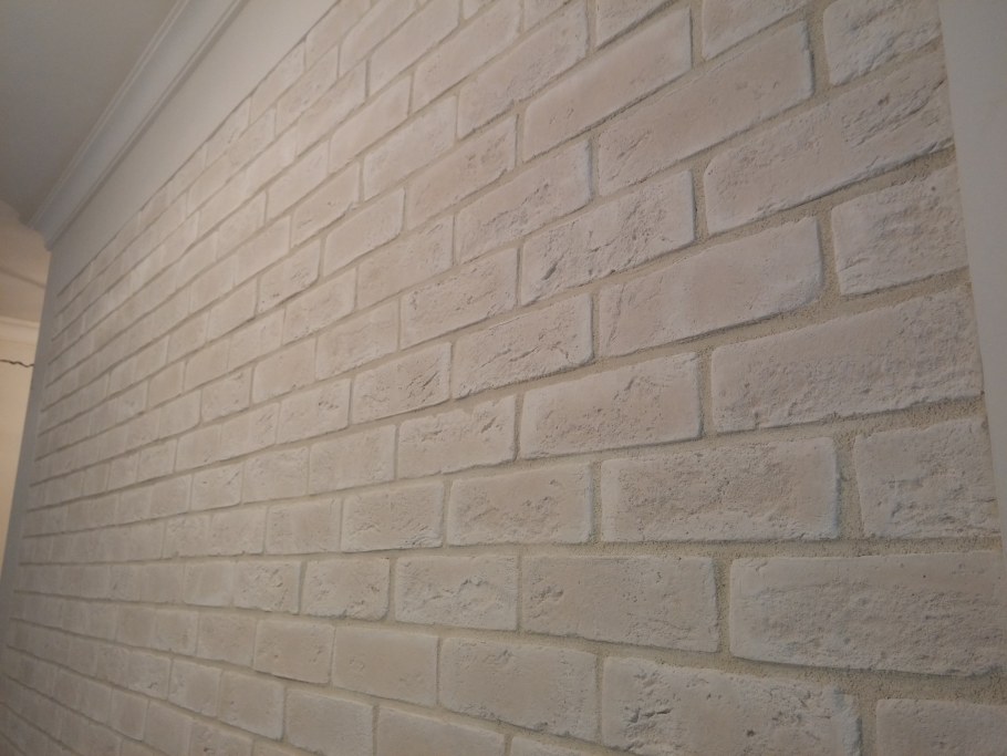 Белый кирпич из штукатурки