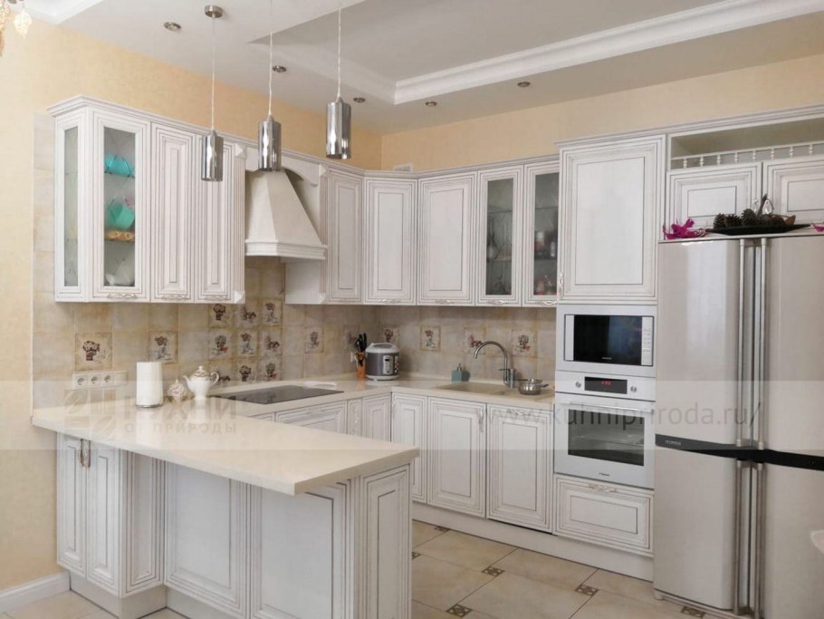 П образная кухня белая классика