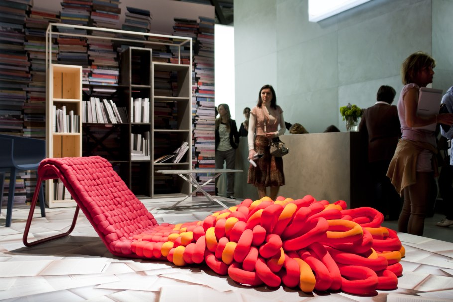 Необычные выставки мебели