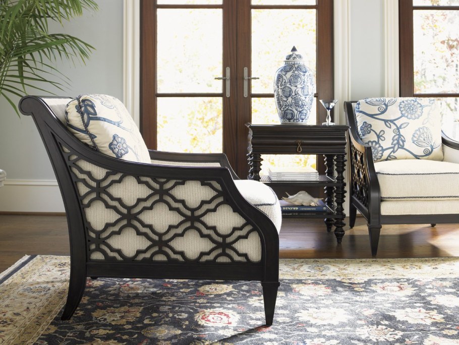 Кресло в колониальном стиле