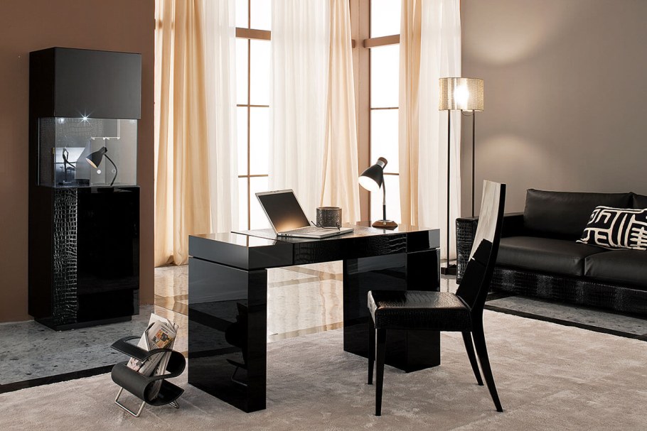 Письменный стол в гостиную стильный