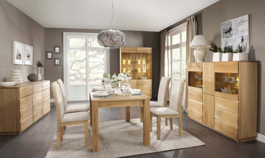 Комод в интерьере столовой