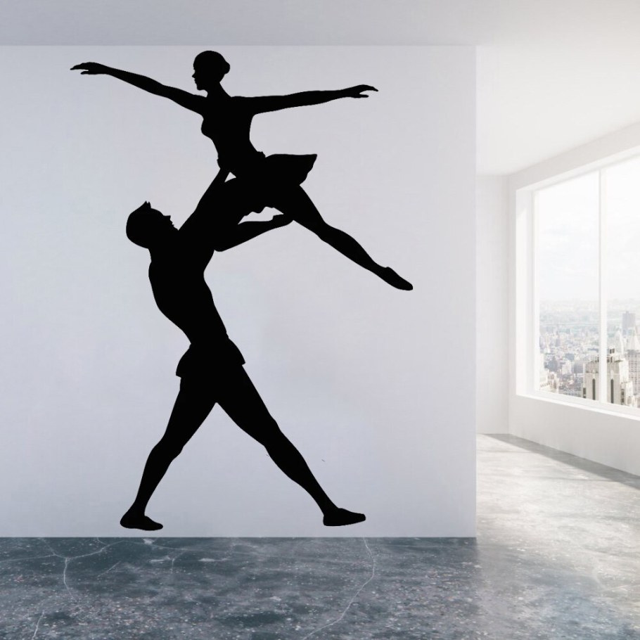 Танцы на стене