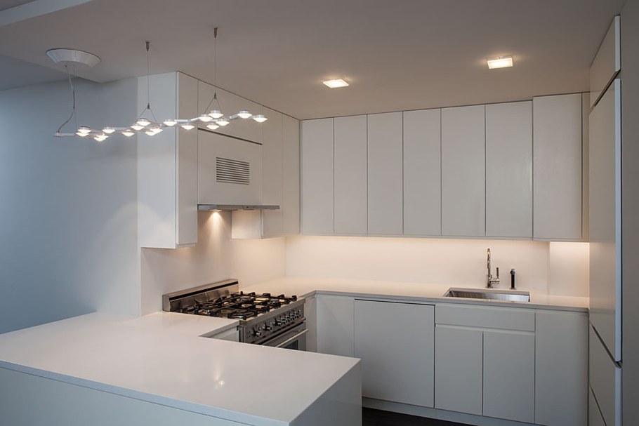 Освещение на кухне с натяжным