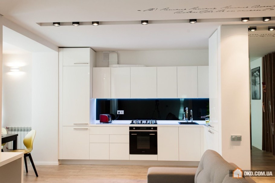 Прямая кухня гостиная