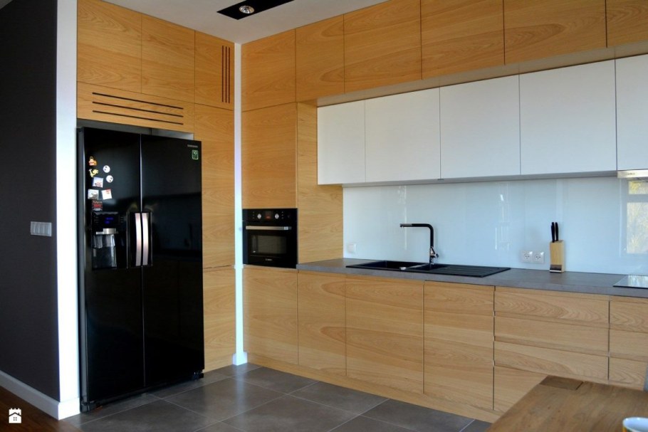 Кухня с разной глубиной шкафов