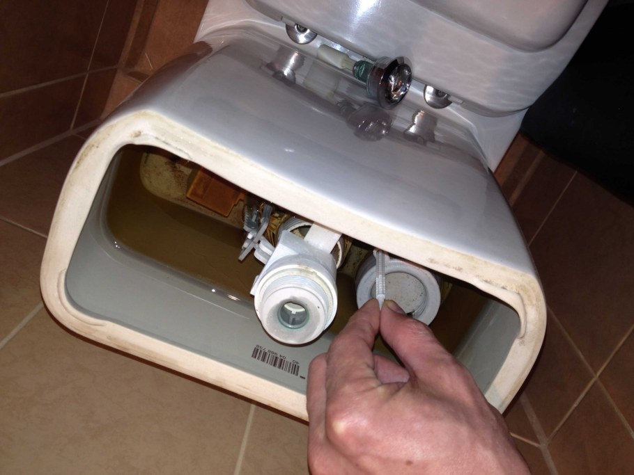 Установка бачка к унитазу Санита