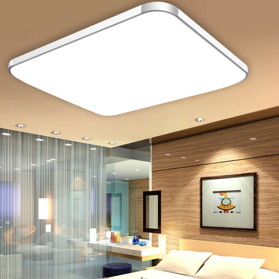 Плоский потолочный светильник